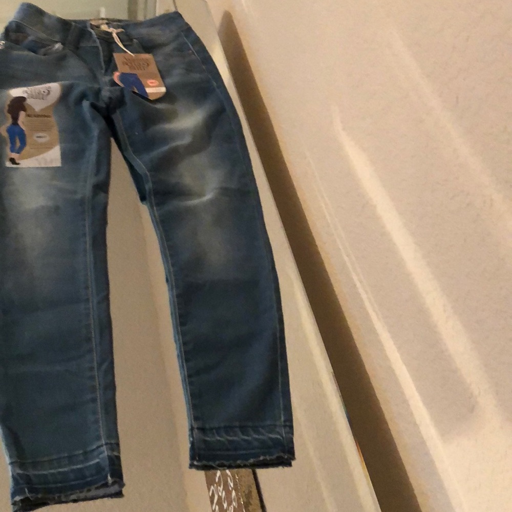 NWT “Wanna Betta Butt?” Anklet regular rise jeans